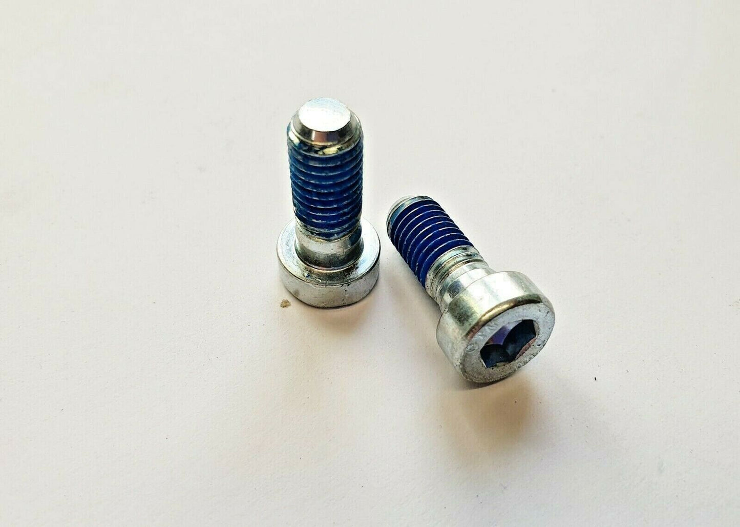 DIN 7984 Zylinderschrauben niedriger Kopf Güte 8.8 galvanisch verzinkt M10x25